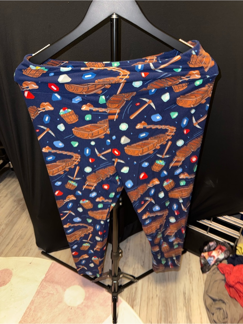Women’s Snow White 7 dwarfs mine cropped leggings Charlie’s project